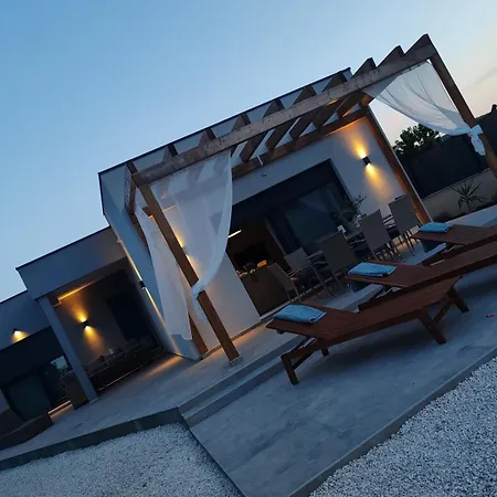 Villa New! In *