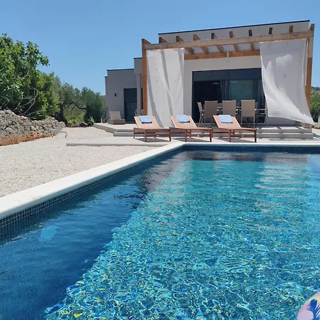 New! In Villa